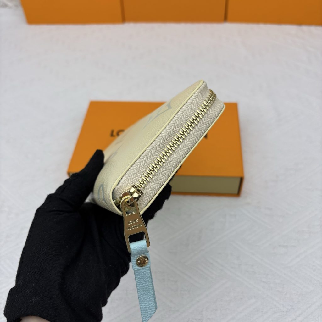 ルイヴィトン（LOUIS VUITTON） 長財布 モノグラム クラシックなデザイン 上品で高級感あふれる本革の逸品 - 画像 3