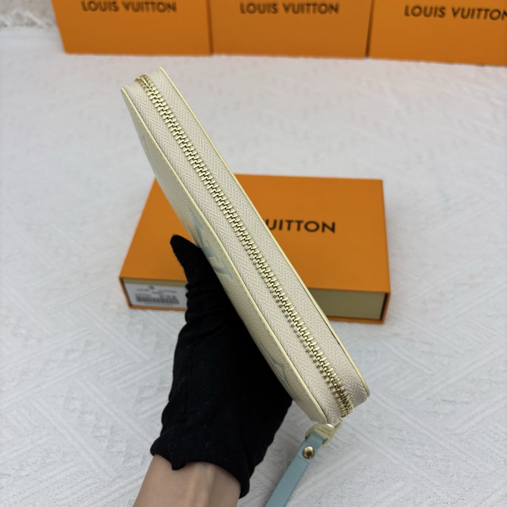 ルイヴィトン（LOUIS VUITTON） 長財布 モノグラム クラシックなデザイン 上品で高級感あふれる本革の逸品 - 画像 4