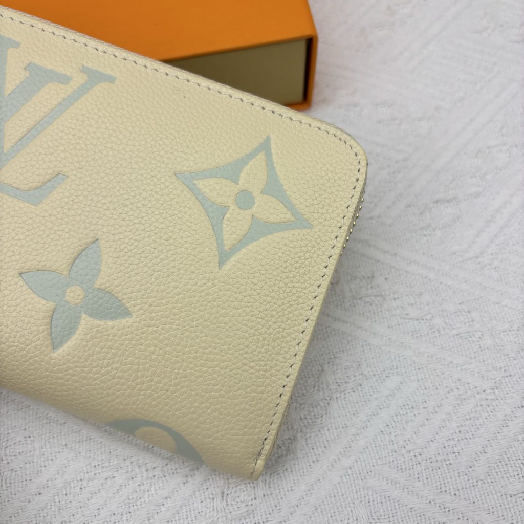 ルイヴィトン（LOUIS VUITTON） 長財布 モノグラム クラシックなデザイン 上品で高級感あふれる本革の逸品 - 画像 5