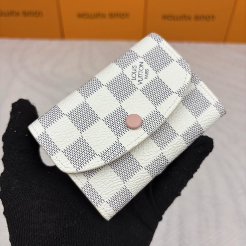 ルイヴィトン（LOUIS VUITTON） 長財布 モノグラム柄 クラシックなデザイン 金具が美しい 上品で高級感のある一品 - 画像 3