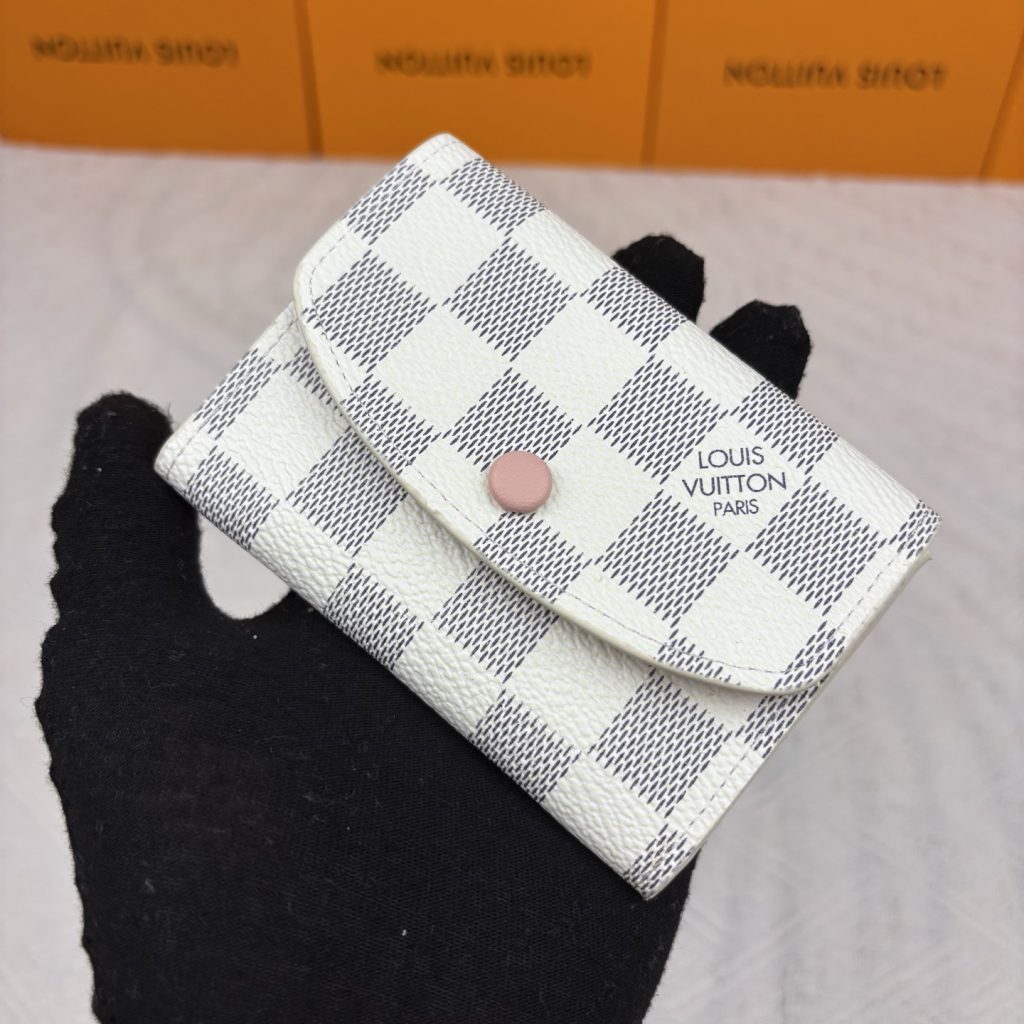 ルイヴィトン（LOUIS VUITTON） 長財布 モノグラム柄 クラシックなデザイン 金具が美しい 上品で高級感のある一品 - 画像 4