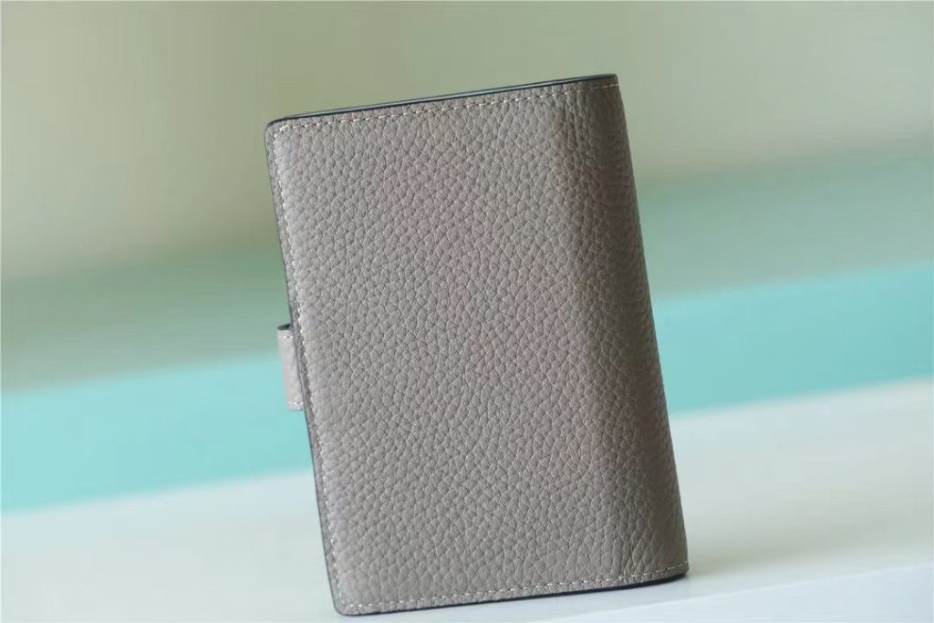 ルイヴィトン（LOUIS VUITTON） 長財布 モノグラム クラシックなデザイン 金具美品 上品で高級感のある逸品です - 画像 2