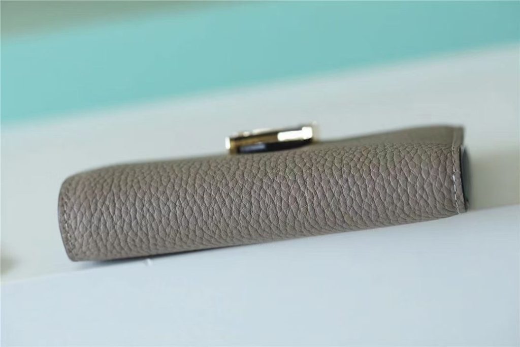 ルイヴィトン（LOUIS VUITTON） 長財布 モノグラム クラシックなデザイン 金具美品 上品で高級感のある逸品です - 画像 3