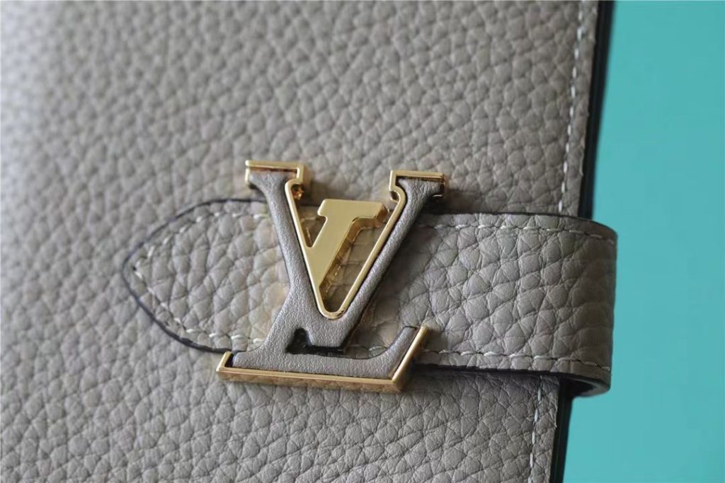 ルイヴィトン（LOUIS VUITTON） 長財布 モノグラム クラシックなデザイン 金具美品 上品で高級感のある逸品です - 画像 5
