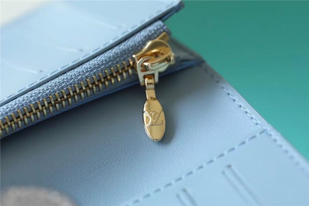 ルイヴィトン（LOUIS VUITTON） 長財布 モノグラム クラシックなデザイン 金具美品 上品で高級感のある逸品です - 画像 8