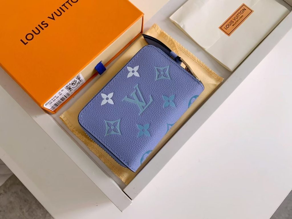 ルイヴィトン(LOUIS VUITTON) 長財布 モノグラム柄 クラシックなデザイン 金具が美しい 上品で高級感のある逸品です - 画像 2