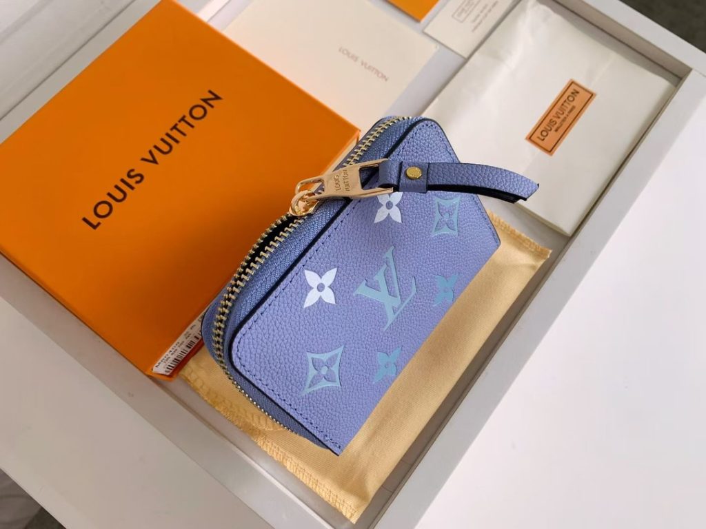 ルイヴィトン(LOUIS VUITTON) 長財布 モノグラム柄 クラシックなデザイン 金具が美しい 上品で高級感のある逸品です - 画像 3