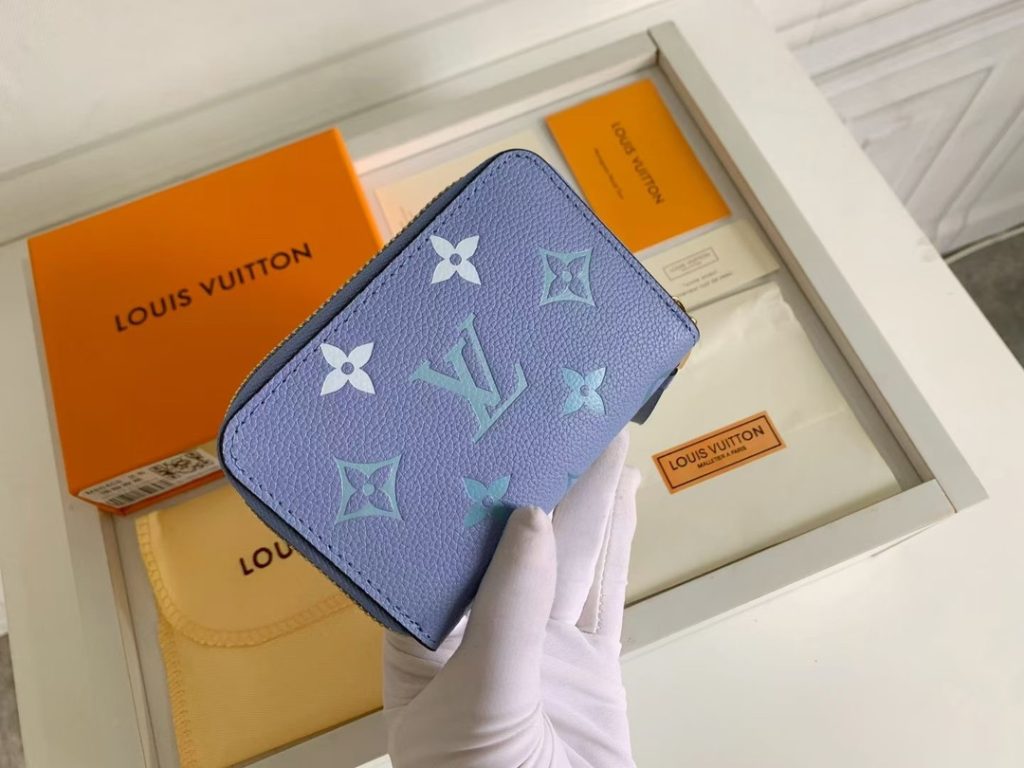 ルイヴィトン(LOUIS VUITTON) 長財布 モノグラム柄 クラシックなデザイン 金具が美しい 上品で高級感のある逸品です - 画像 5