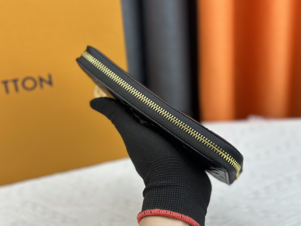 ルイ・ヴィトン モノグラムキャンバス 上品な長財布 レディースへのギフトに最適な定番モデル - 画像 4