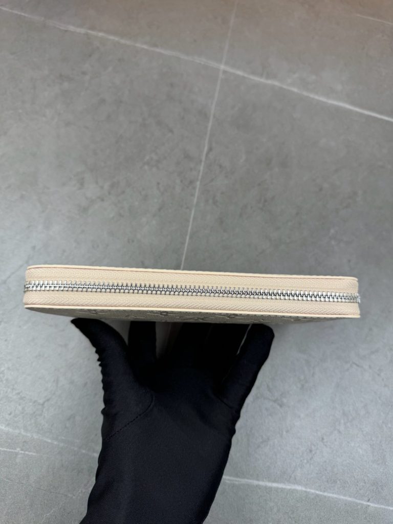 ルイ・ヴィトン モノグラムキャンバス 上質な長財布 ビジネスから普段使いまで重宝する定番モデル - 画像 3