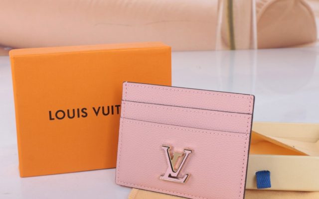 LOUIS VUITTONの財布を予算内で探す前に見るモノグラムのポイント