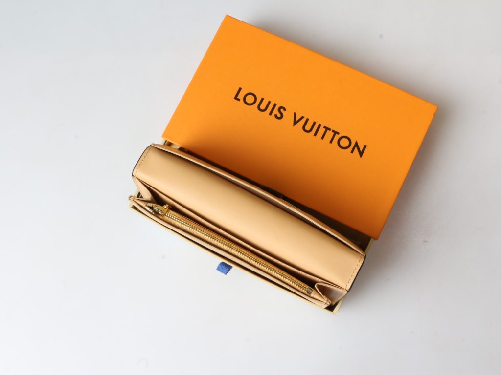 ルイ・ヴィトン モノグラムキャンバス 上品な長財布 レディースへのギフトに最適な定番モデル - 画像 8