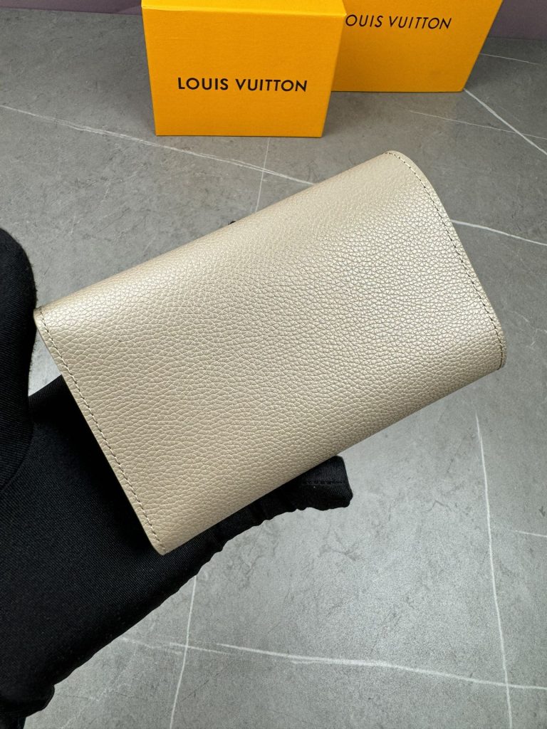 ルイ・ヴィトン モノグラムキャンバス 上質な長財布 ビジネスからフォーマルまで幅広くお使いいただけます - 画像 2