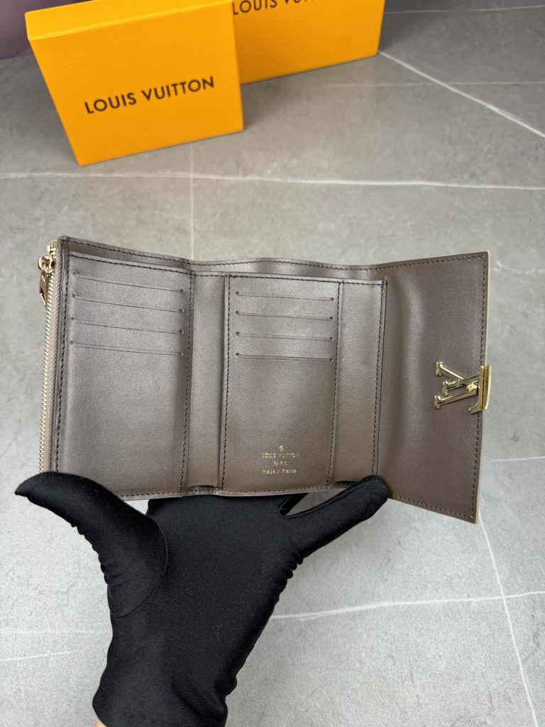 ルイ・ヴィトン モノグラムキャンバス 上質な長財布 ビジネスからフォーマルまで幅広くお使いいただけます - 画像 5