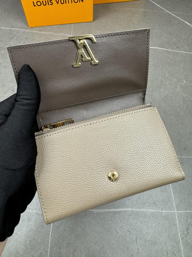 ルイ・ヴィトン モノグラムキャンバス 上質な長財布 ビジネスからフォーマルまで幅広くお使いいただけます - 画像 7