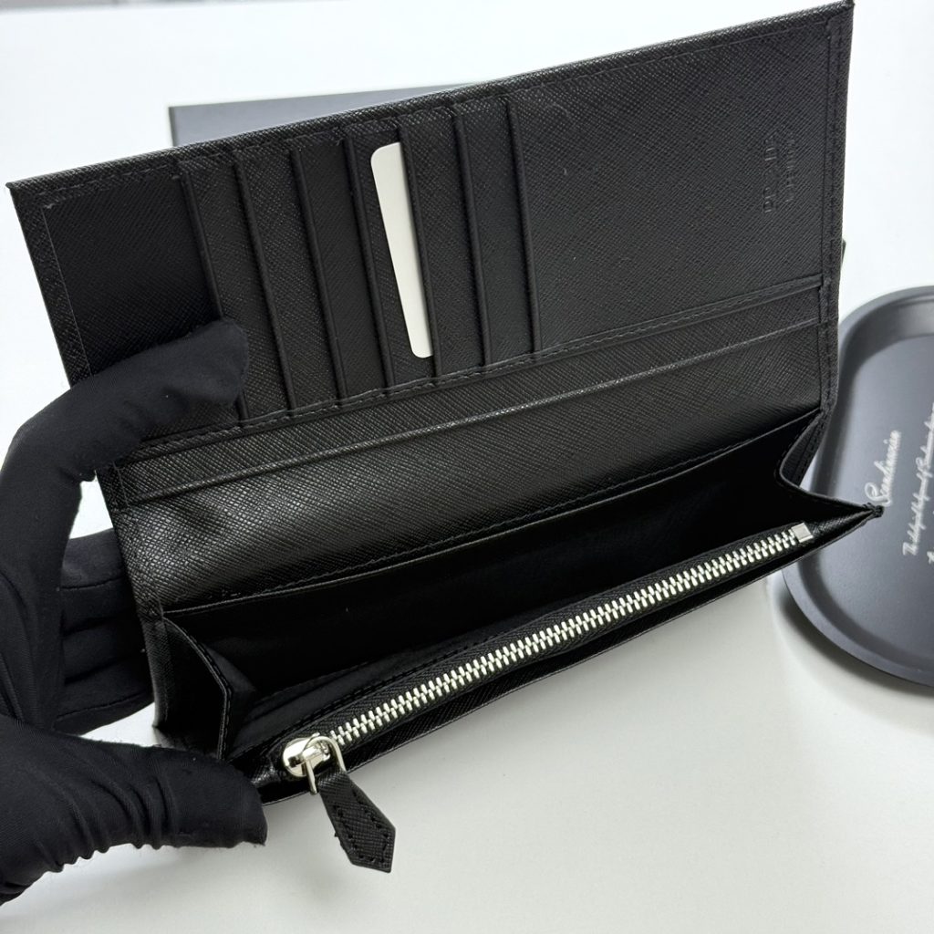 プラダ モノグラムキャンバス 上品な長財布 レディースに人気の定番モデル ギフトにも最適 - 画像 8