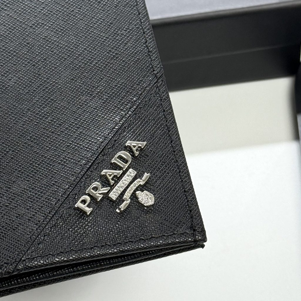プラダ モノグラムキャンバス 上質な長財布 レディースに人気の定番モデル ギフトにも最適 - 画像 5