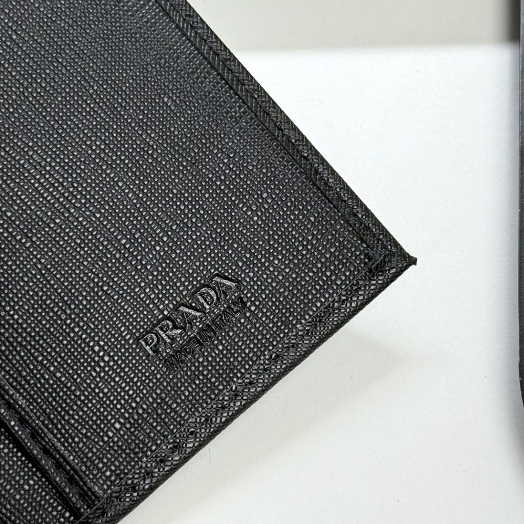 プラダ モノグラムキャンバス 上質な長財布 レディースに人気の定番モデル ギフトにも最適 - 画像 8
