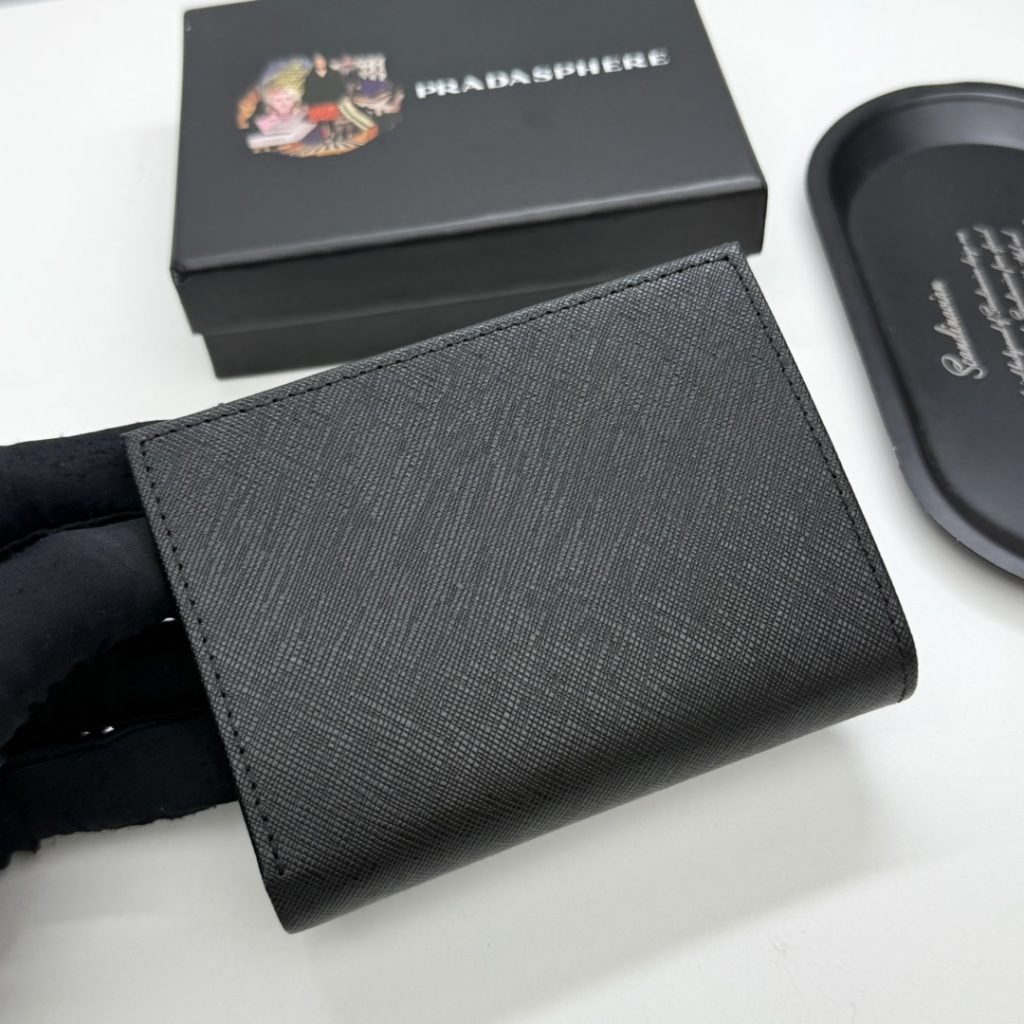 プラダ モノグラムキャンバス 上品な長財布 レディースギフトにも最適な定番モデル - 画像 4