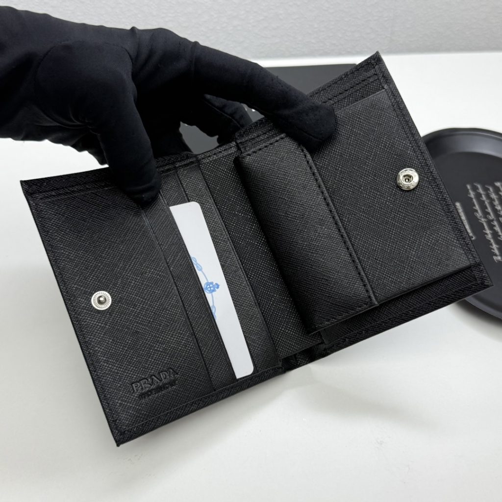 プラダ モノグラムキャンバス 上品な長財布 レディースギフトにも最適な定番モデル - 画像 6