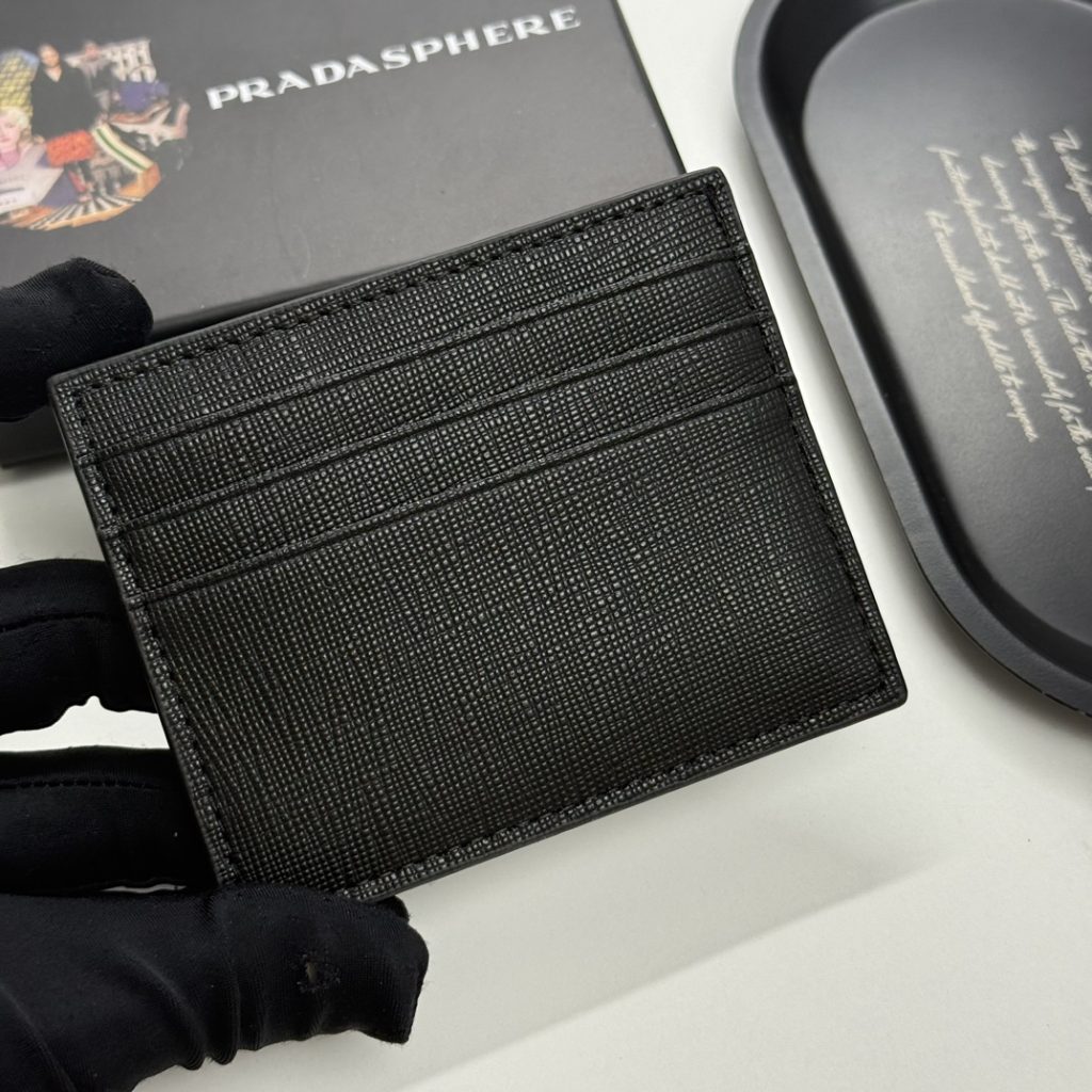 プラダ モノグラムキャンバス 上品で使いやすい長財布 レディースのギフトにも最適 - 画像 3