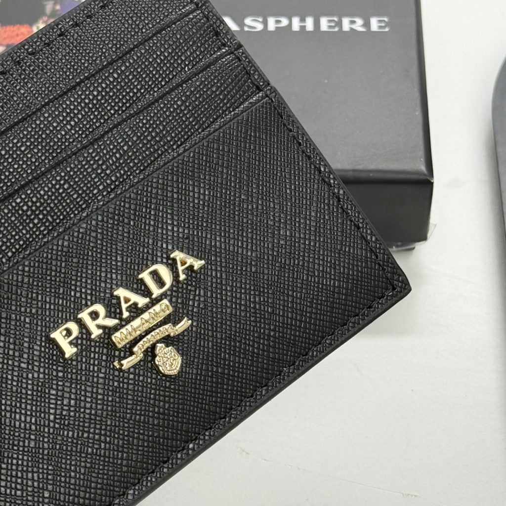 プラダ モノグラムキャンバス 上品で使いやすい長財布 レディースのギフトにも最適 - 画像 4