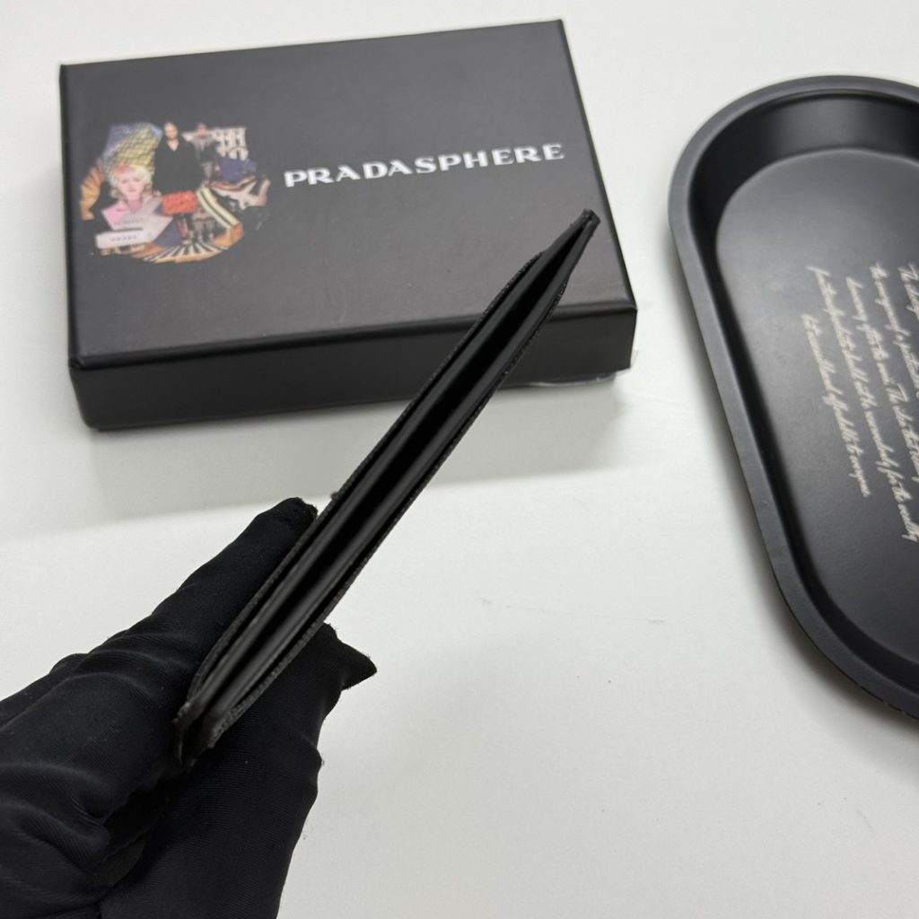 プラダ モノグラムキャンバス 上品で使いやすい長財布 レディースのギフトにも最適 - 画像 8