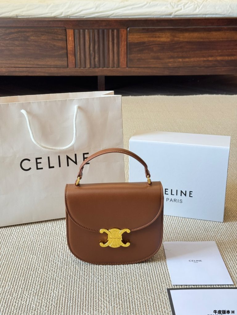 セリーヌ ショルダーバッグ 上質なモノグラムキャンバス 落ち着いたブラウン ギフトにも最適なレディースモデル - 画像 8