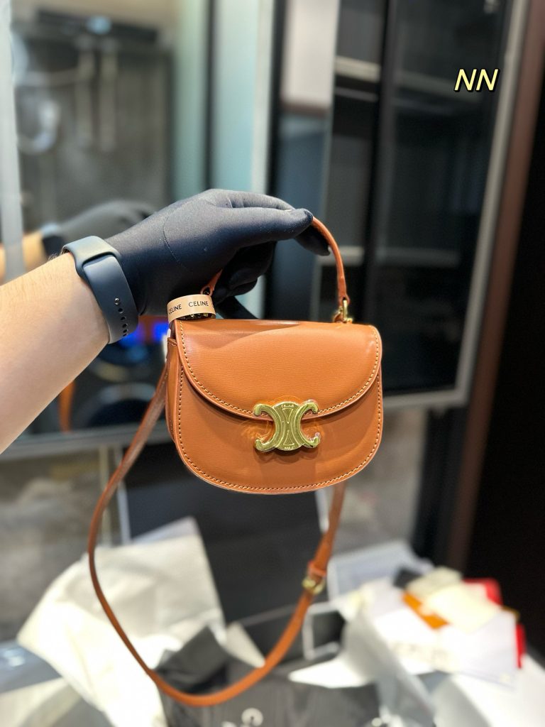 セリーヌ ショルダーバッグ 洗練されたモノグラムキャンバス シックなブラック ギフトにも最適 - 画像 3