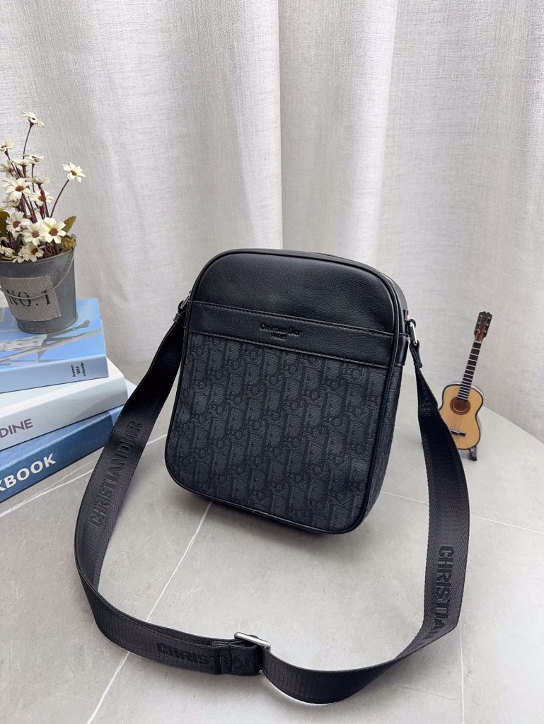 Diorディオール ショルダーバッグ 上品なモノグラムキャンバス仕様 レディース向け人気モデル - 画像 2