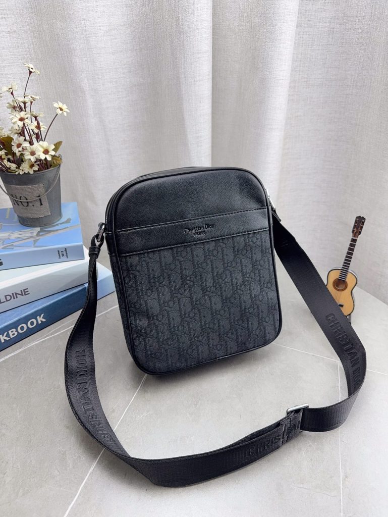 Diorディオール ショルダーバッグ 上品なモノグラムキャンバス仕様 レディース向け人気モデル - 画像 3