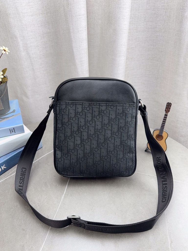 Diorディオール ショルダーバッグ 上品なモノグラムキャンバス仕様 レディース向け人気モデル - 画像 5