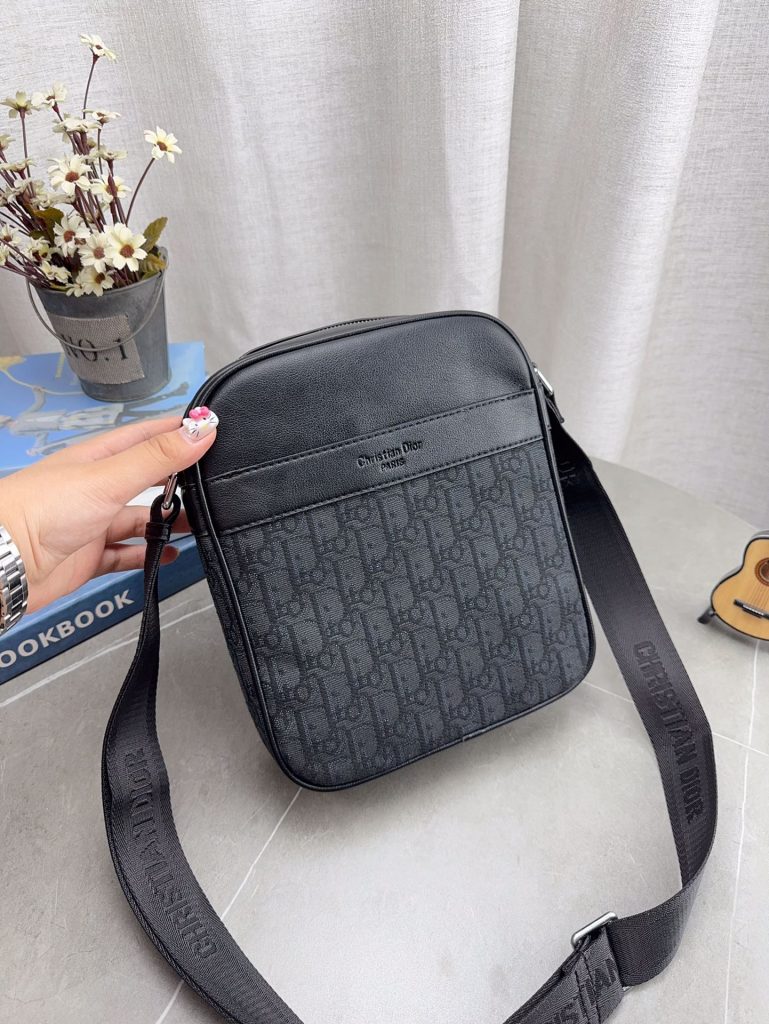 Diorディオール ショルダーバッグ 上品なモノグラムキャンバス仕様 レディース向け人気モデル - 画像 6