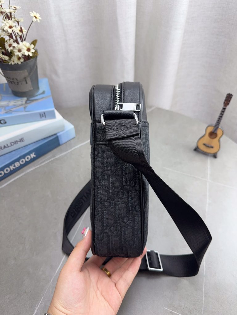 Diorディオール ショルダーバッグ 上品なモノグラムキャンバス仕様 レディース向け人気モデル - 画像 7