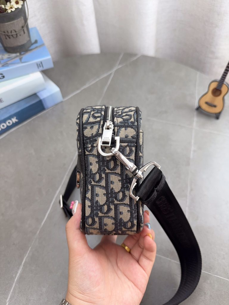 Diorディオール ショルダーバッグ 上質なモノグラムキャンバス 洗練されたデザイン レディースに人気の定番モデル - 画像 7
