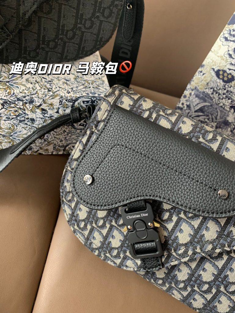 Diorディオール ショルダーバッグ 上品なモノグラムキャンバス レディースに人気の長く愛用できるデザイン - 画像 2