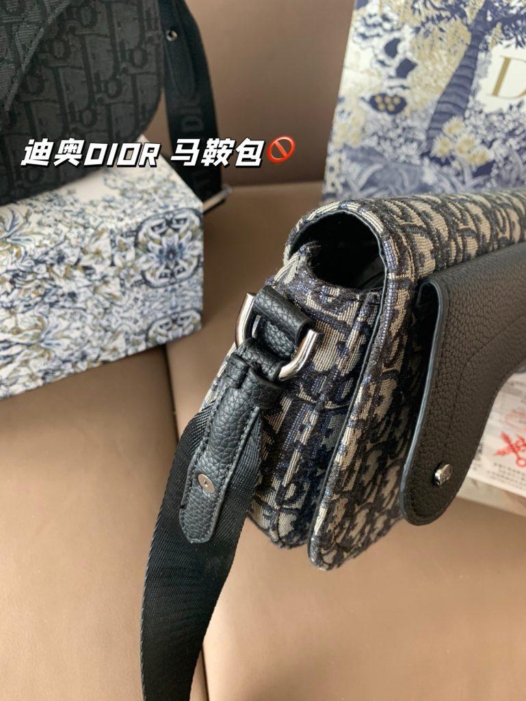 Diorディオール ショルダーバッグ 上品なモノグラムキャンバス レディースに人気の長く愛用できるデザイン - 画像 5