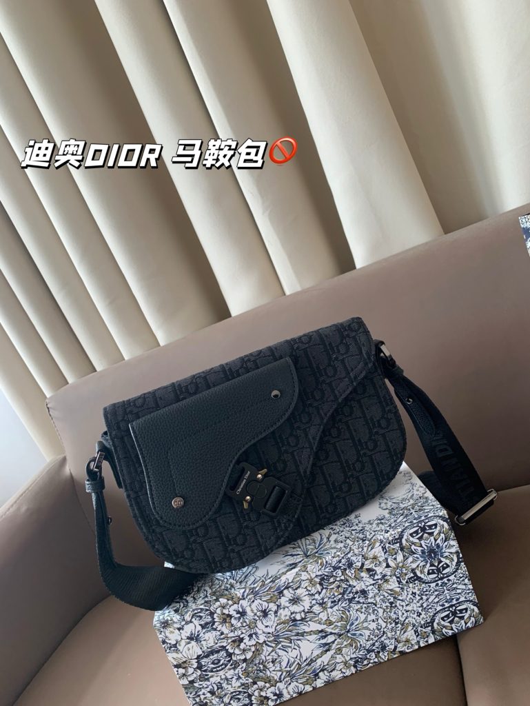 Diorディオール ショルダーバッグ 上品なモノグラムキャンバス レディースに人気の長く愛用できるデザイン - 画像 8