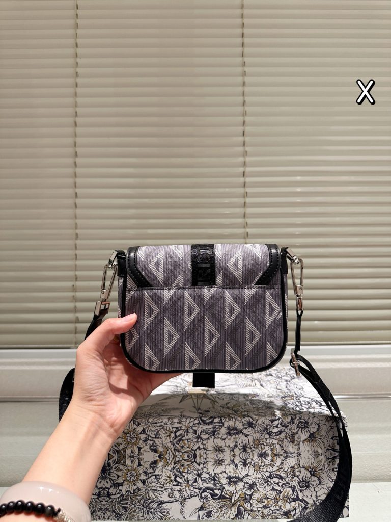 Diorディオール ショルダーバッグ 上質なモノグラムキャンバス 洗練されたデザイン レディースに人気の定番モデル - 画像 2