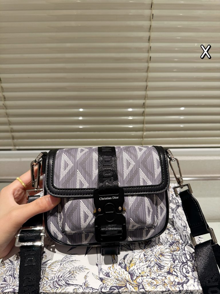 Diorディオール ショルダーバッグ 上質なモノグラムキャンバス 洗練されたデザイン レディースに人気の定番モデル - 画像 3