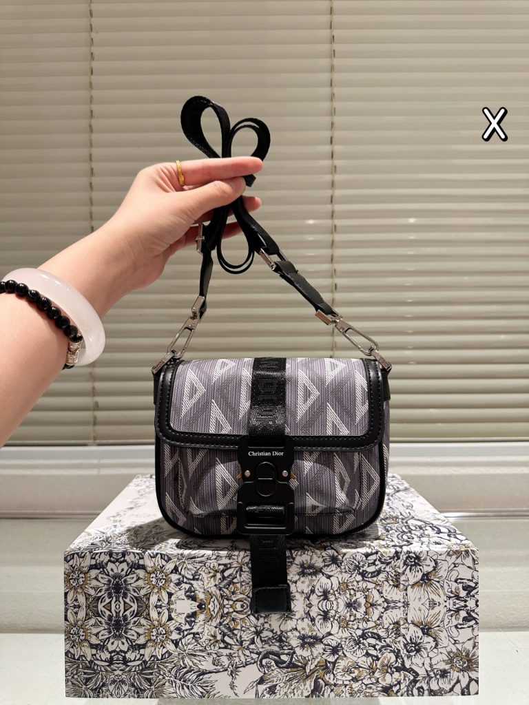 Diorディオール ショルダーバッグ 上質なモノグラムキャンバス 洗練されたデザイン レディースに人気の定番モデル - 画像 5