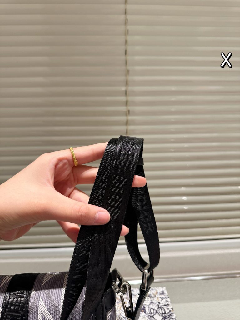 Diorディオール ショルダーバッグ 上質なモノグラムキャンバス 洗練されたデザイン レディースに人気の定番モデル - 画像 8