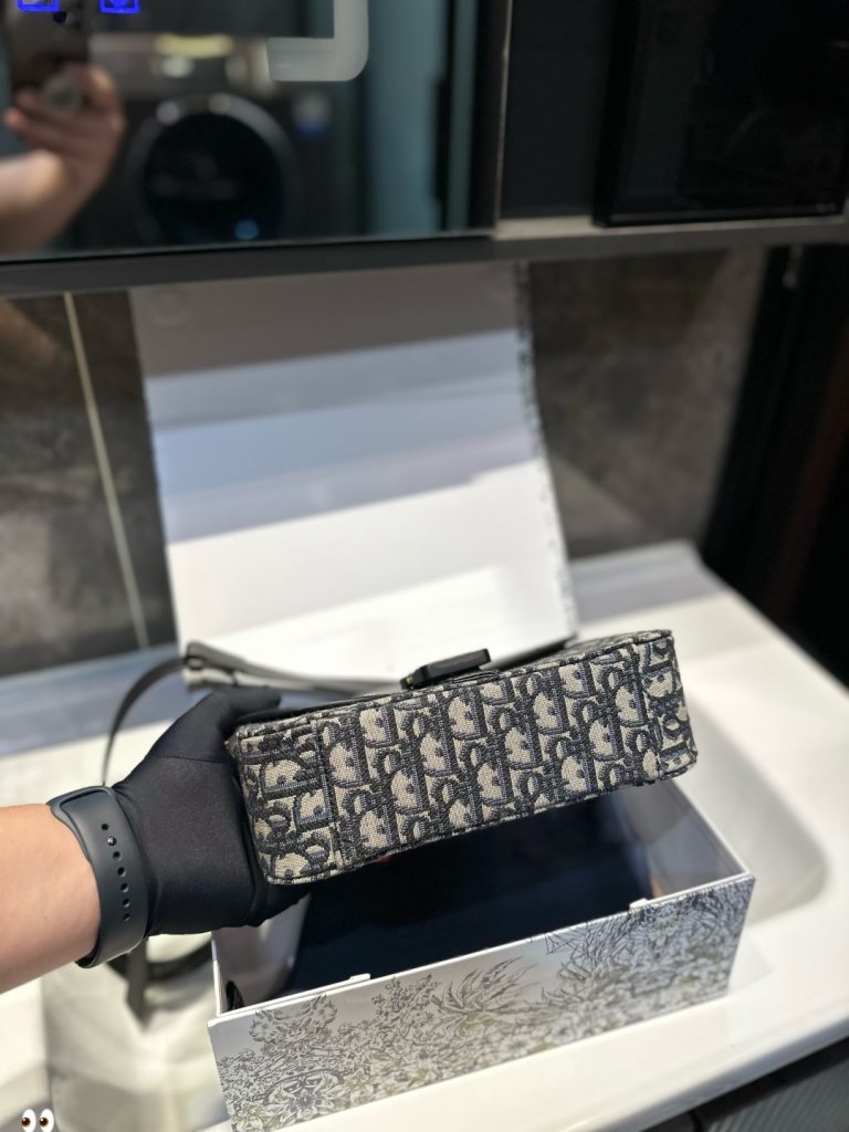 Diorディオール ショルダーバッグ 洗練されたモノグラムキャンバス レディースに人気の上品なデザイン - 画像 4