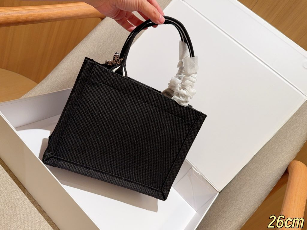 Diorディオール ショルダーバッグ モノグラムキャンバス 上品なデザイン レディース向け 長く愛用できる定番モデル - 画像 4