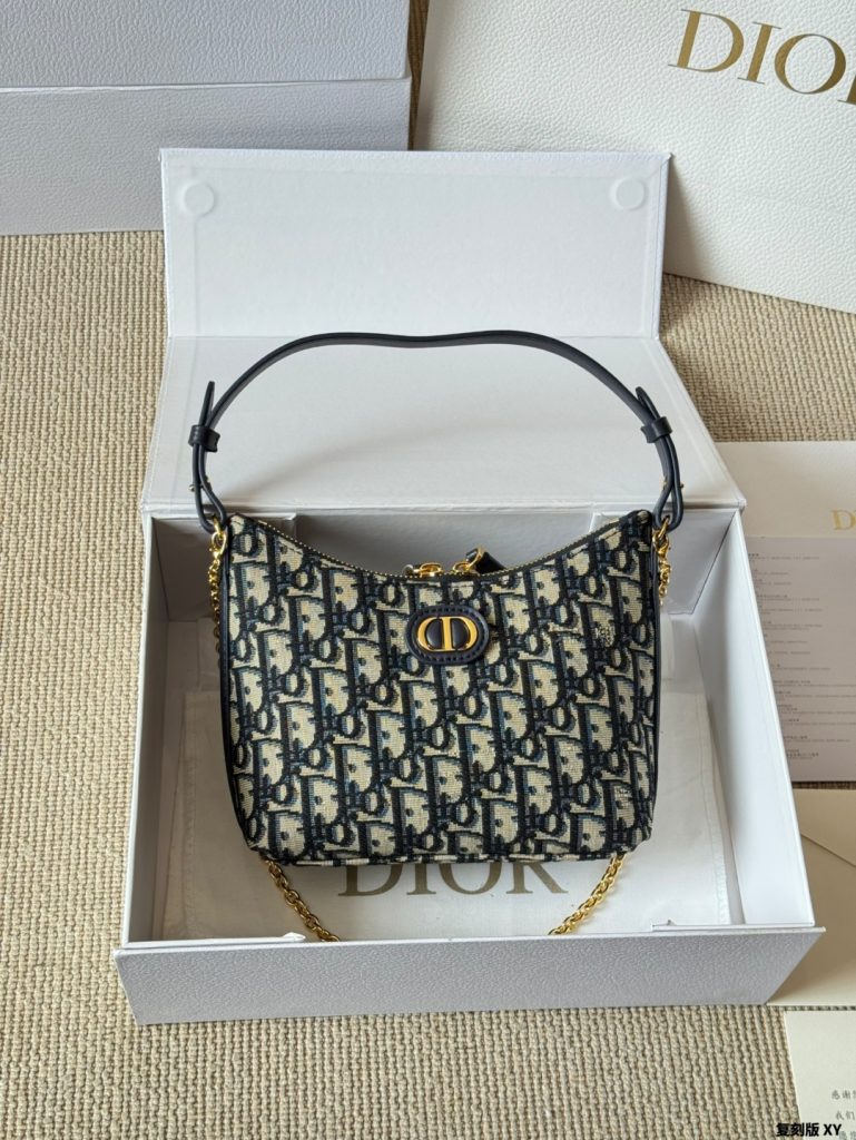 Diorディオール ショルダーバッグ 洗練されたモノグラムキャンバス 上品なブラック ギフトにも最適なレディースモデル - 画像 4