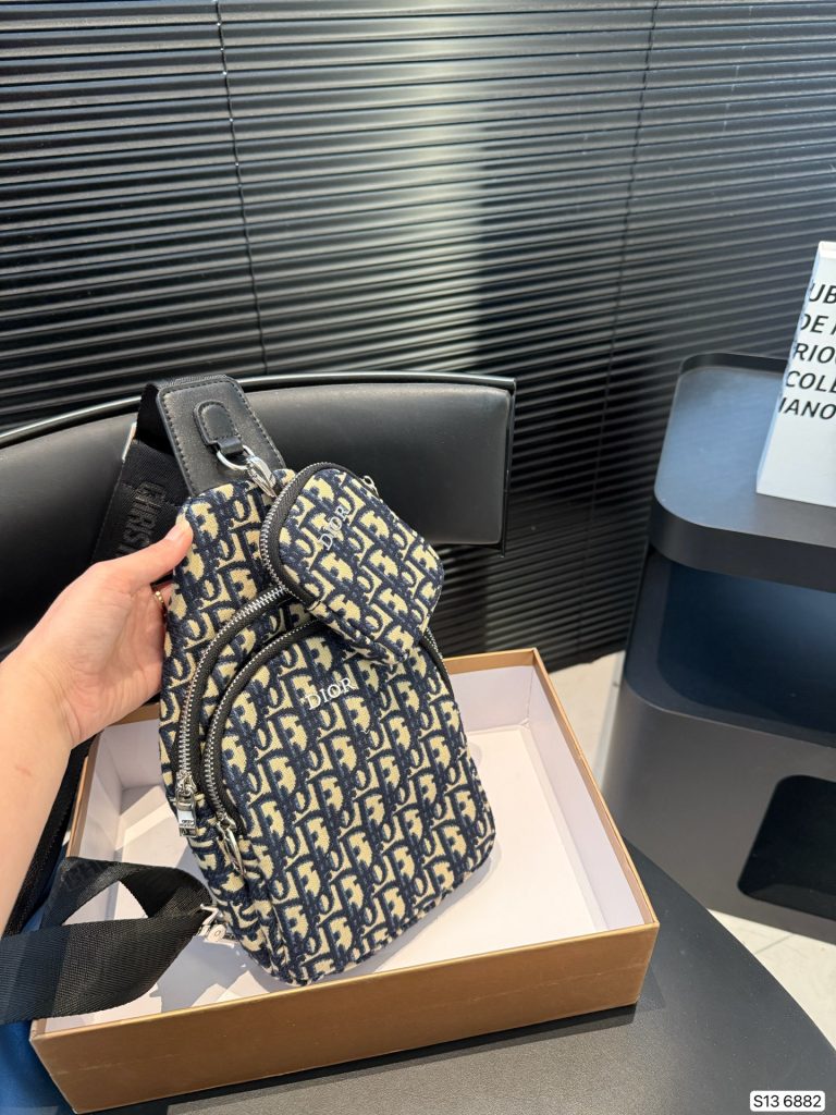 Diorディオール ショルダーバッグ 上品なモノグラムキャンバス レディース人気モデル ギフトにも最適 - 画像 2