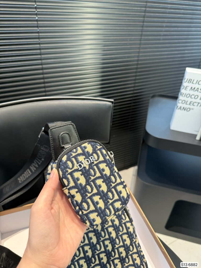 Diorディオール ショルダーバッグ 上品なモノグラムキャンバス レディース人気モデル ギフトにも最適 - 画像 4