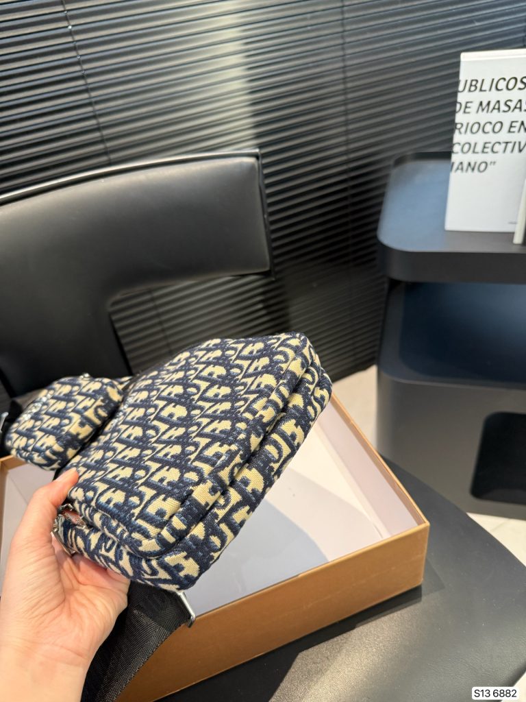 Diorディオール ショルダーバッグ 上品なモノグラムキャンバス レディース人気モデル ギフトにも最適 - 画像 7