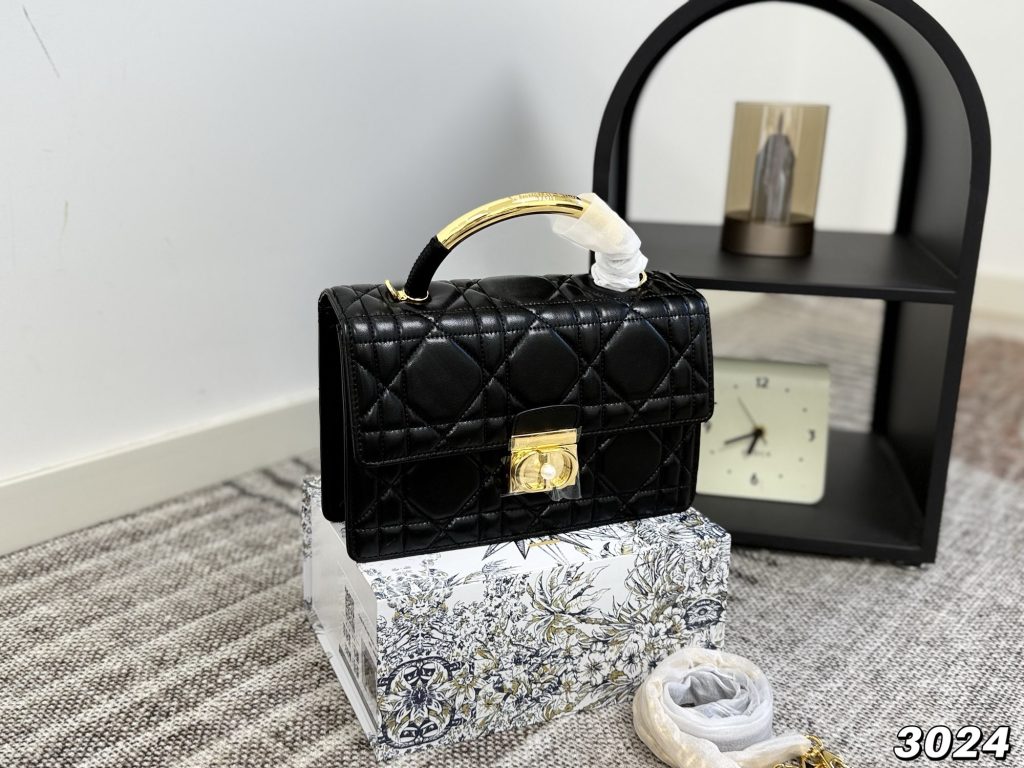 Diorディオール モノグラムキャンバス 上品なショルダーバッグ レディース向け ギフトにも最適 - 画像 2