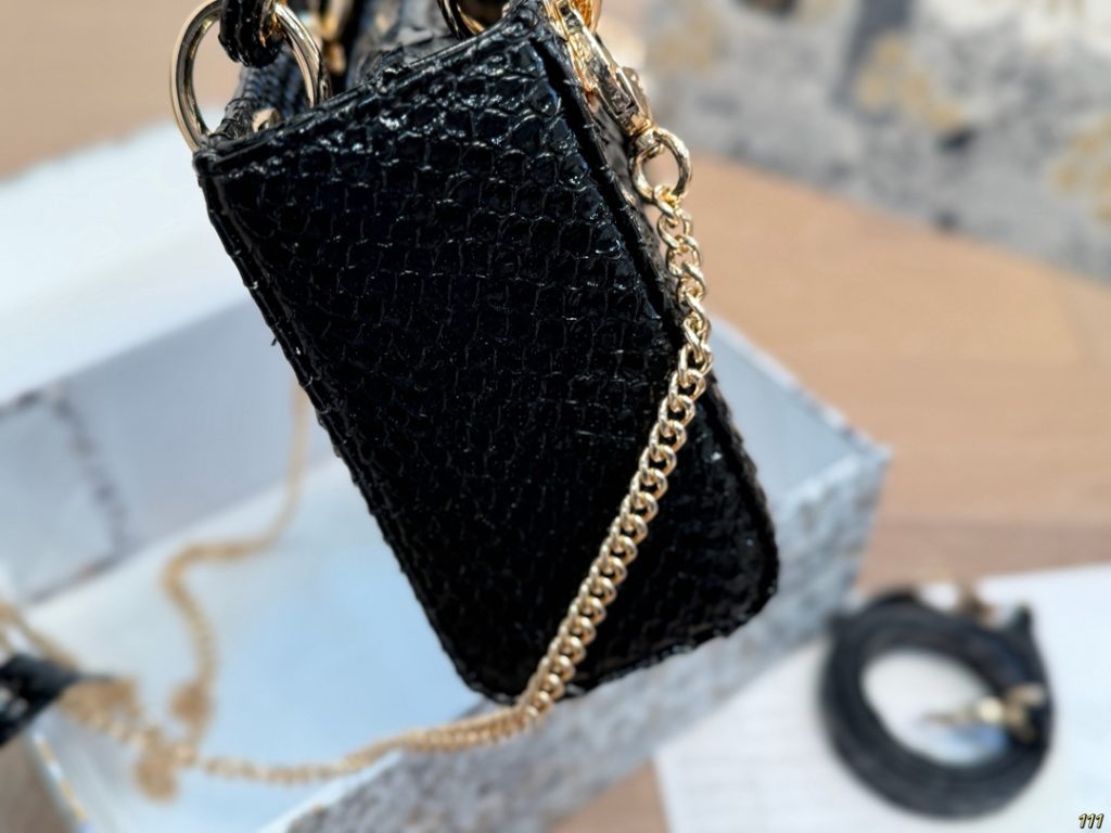 Diorディオール ショルダーバッグ モノグラムキャンバス 上品なデザイン レディース 長く愛用できる定番モデル - 画像 2